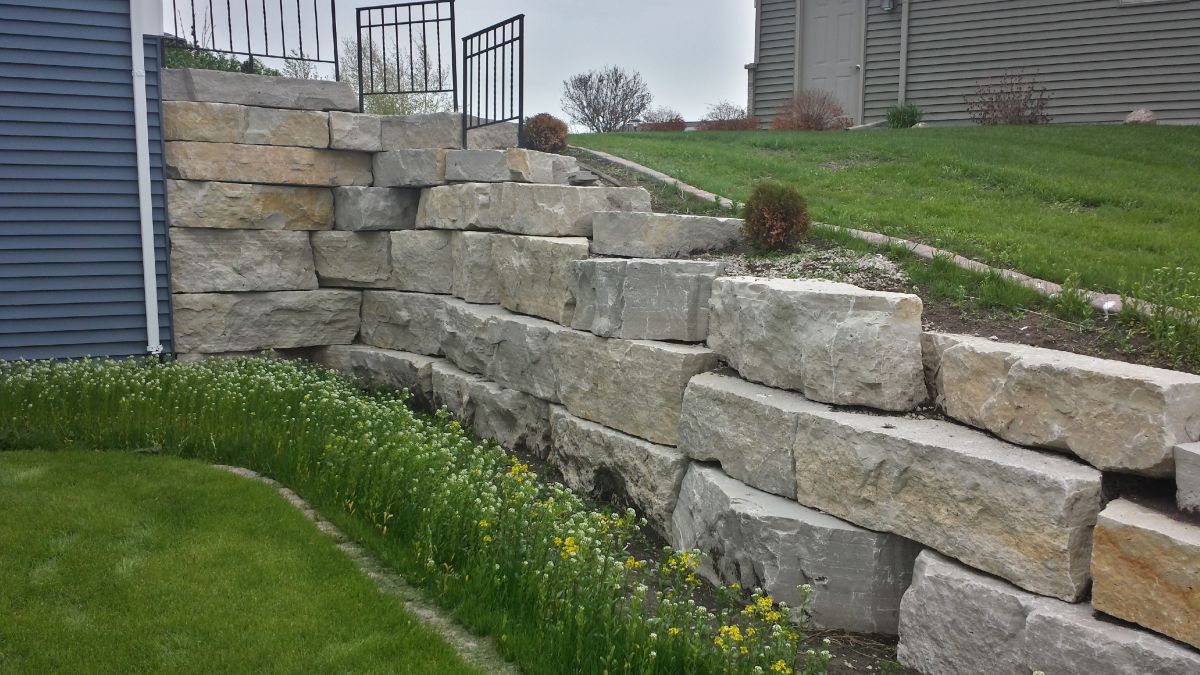 Outcropping/Boulders | Lurvey Landscape Supply